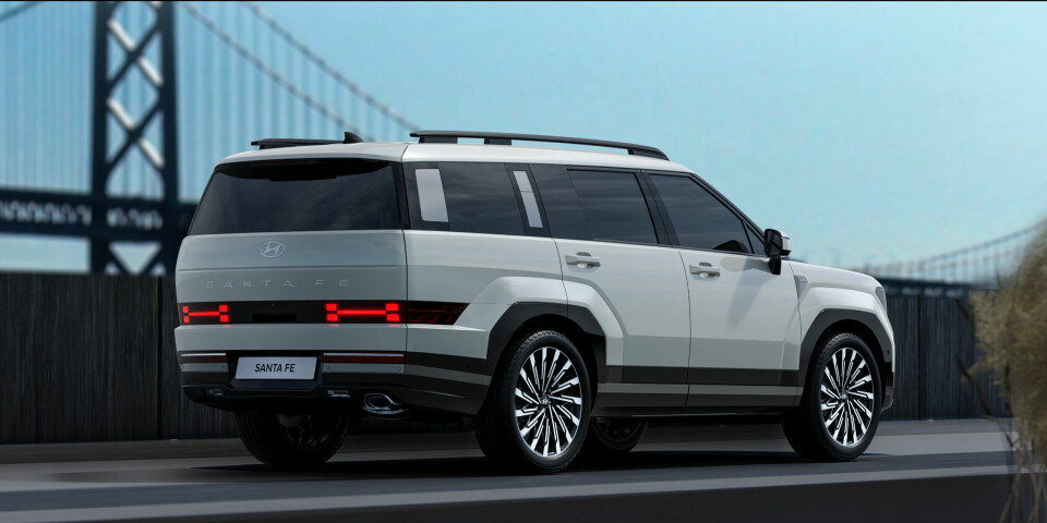 The tail lights are placed lower down to improve access to the boot The all new SANTA FE_10