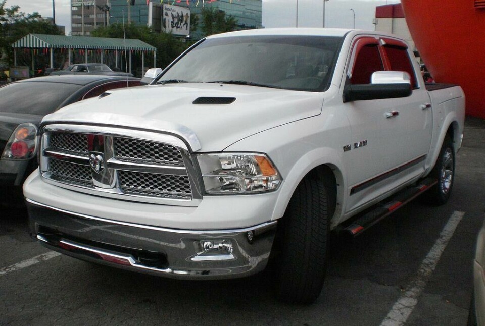 Pickup Trucks: Where Next? '09_Dodge_Ram_1500_Crew_Cab_(Orange_Julep_'10).jpg