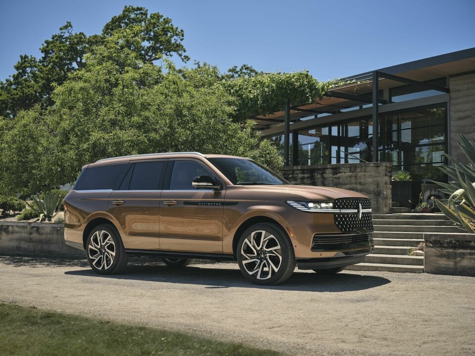 The new 2025 Lincoln Navigator 2025 Lincoln Navigator Black Label_Sunrise Copper_01
