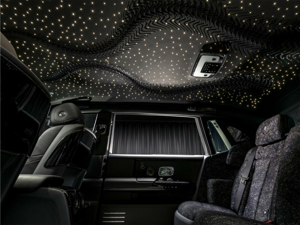 The leather headliner is constructed from a single sheet of leather Rolls-Royce Phantom Syntopia - int headliner
