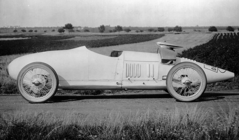 Mercedes Benz would make its own ‘Tropfenwagen’ racer, with the help of Rumpler engineers and reportedly on the same chassis BenzTropf