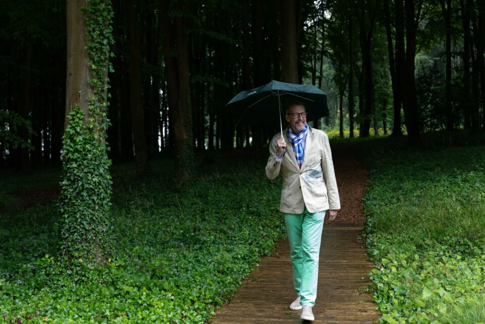 Stefan Sielaff out for a stroll DPS 1 Stefan S - umbrella stroll 0275
