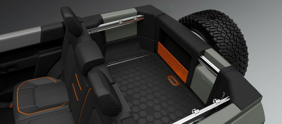 Recycled polymers were used in non-visible areas but also in the visible trunk floor CDN Land Rover Defender 2019 L663_8_16