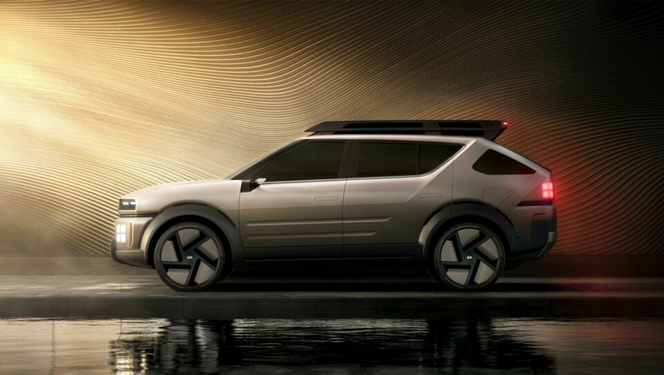 Interesting treatment of the C-pillar and rear quarter Hyundai Initium concept06