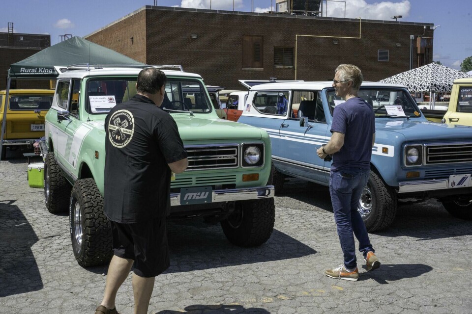 Scout CEO Scott Keogh (right) with heritage International Scouts Scott Keogh with International Scouts