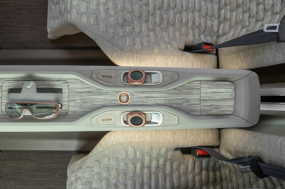 Gen.Travel centre console features a rotary dial Gen.Travel 1002_Console_2_LowRes