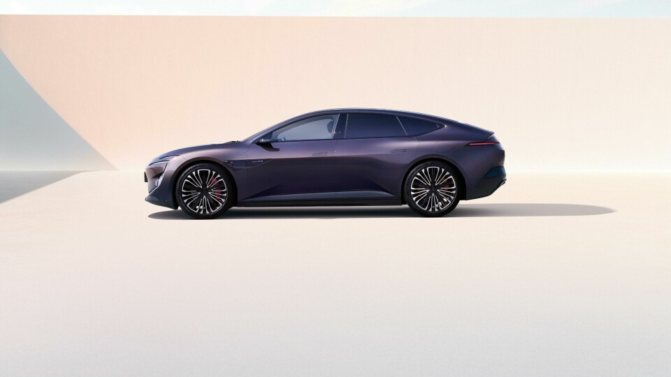 The Avatr 12 Gran Coupe sits nicely between Digital Lavender and Future Dusk HERO Exterior Avatr 12 18