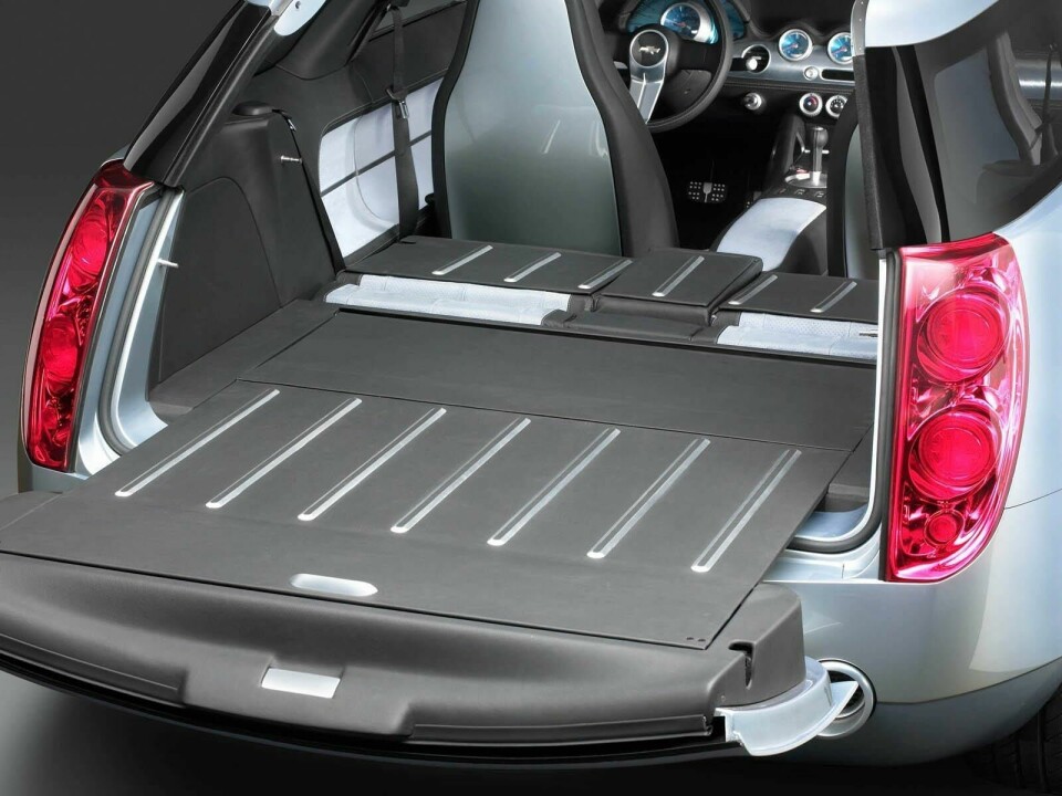 Fold-down seats and mini-tailgate made the Nomad concept a micro-truck 2004 Nomad boot