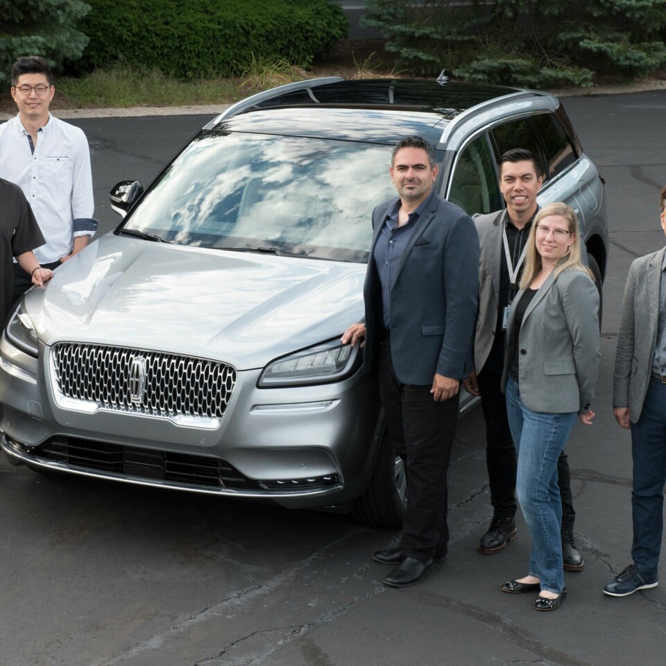 Members of the Corsair design team: L-R: Ryan Olsson, Soo Kang, Minsung Kim, Robert Gelardi, Ronnie Celoto, Carrie Kennerly and DongHun Park 6 TEAM-LR- Olsson-Kang-Kim-Gelardi-Celoto-Kennerly-Park