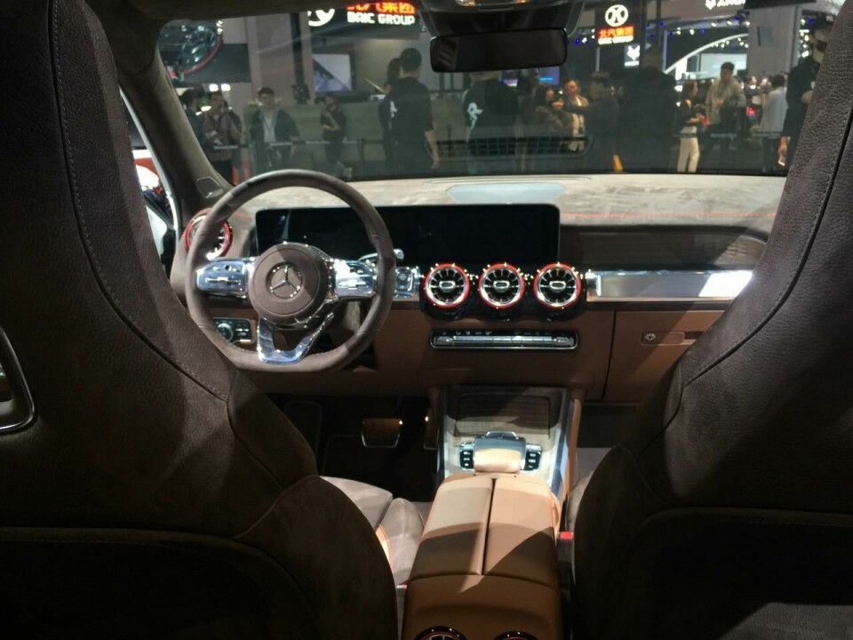 Shanghai 2019: Mercedes Concept GLB Merc GLB - int dash.jpeg