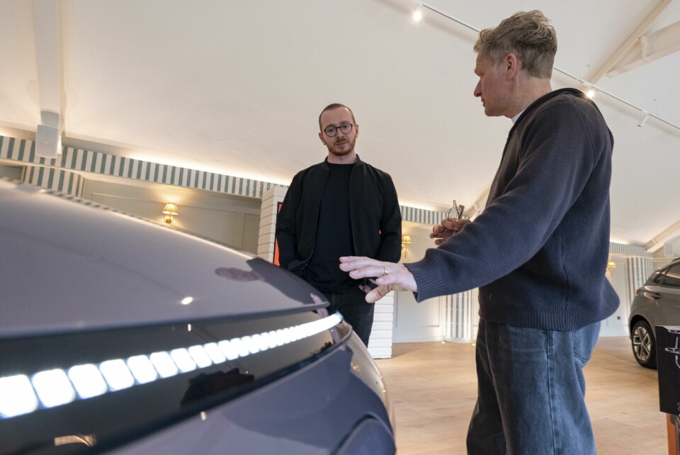 Loasby (right) highlights the Kona EV’s Seamless Horizon headlights Loasby Hyundai Kona EV seamless horizon