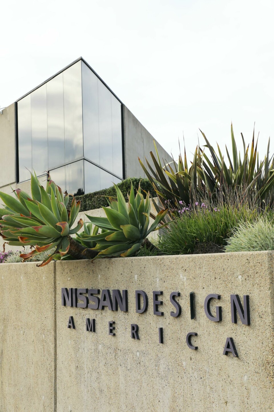 Californian brutalism: Nissan Design America Nissan Design America building