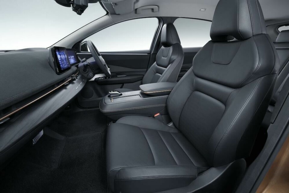 The interior of the Nissan Ariya is simple and minimalistic 200715-01_034