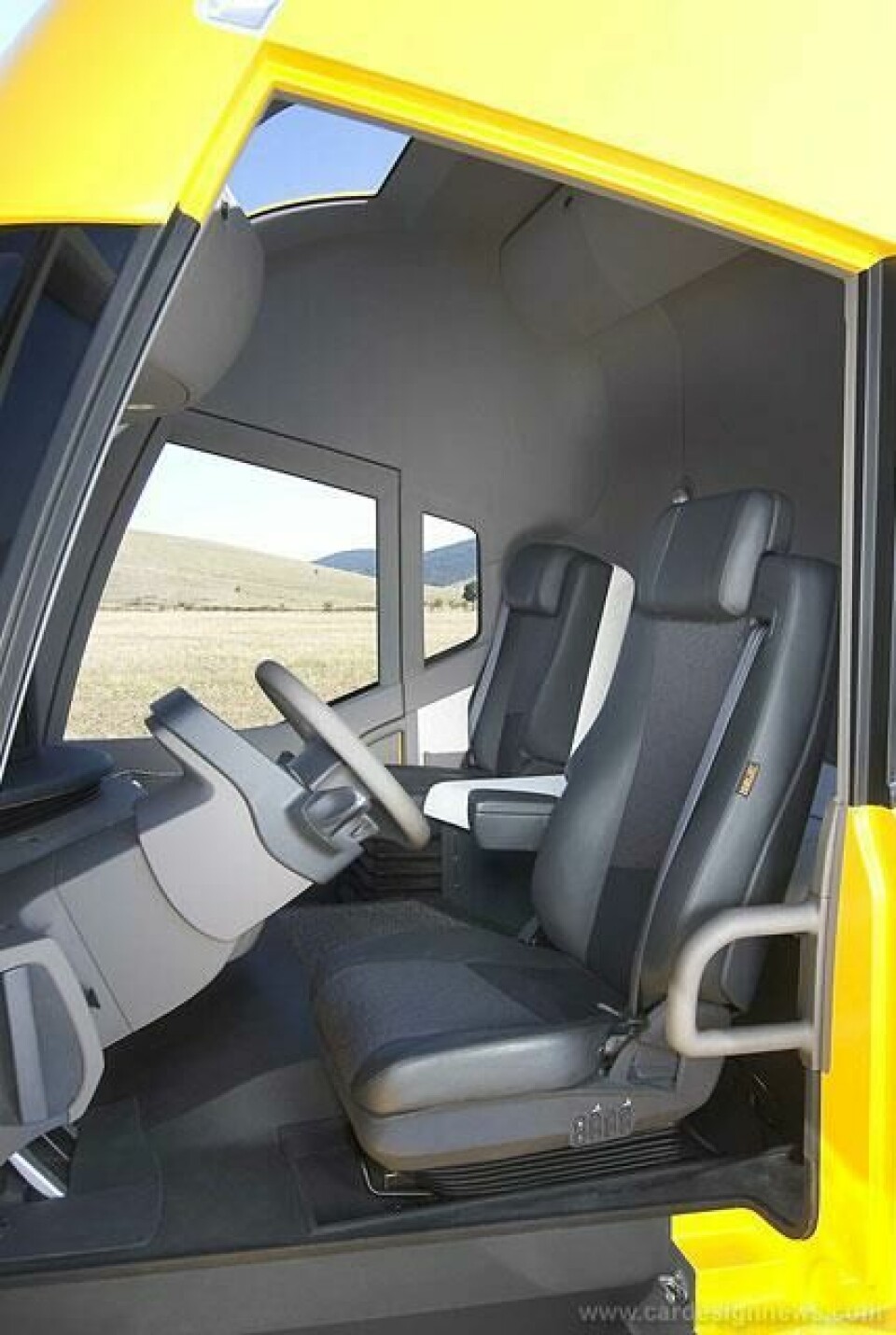 Trapezoidal door had just the right amount of science fiction in its design, and a spacious cab awaited beyond Renault Radiance door aperture