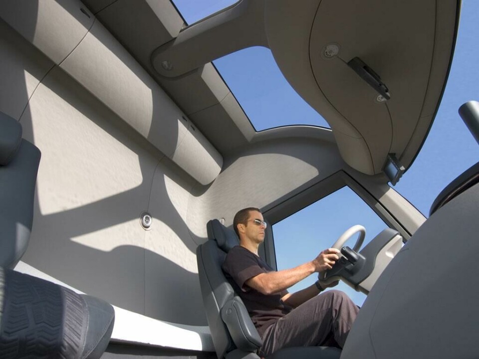 Plenty of light and space in the cab with panoramic views in all directions Plenty of light and space in the cab with panoramic views in all directions