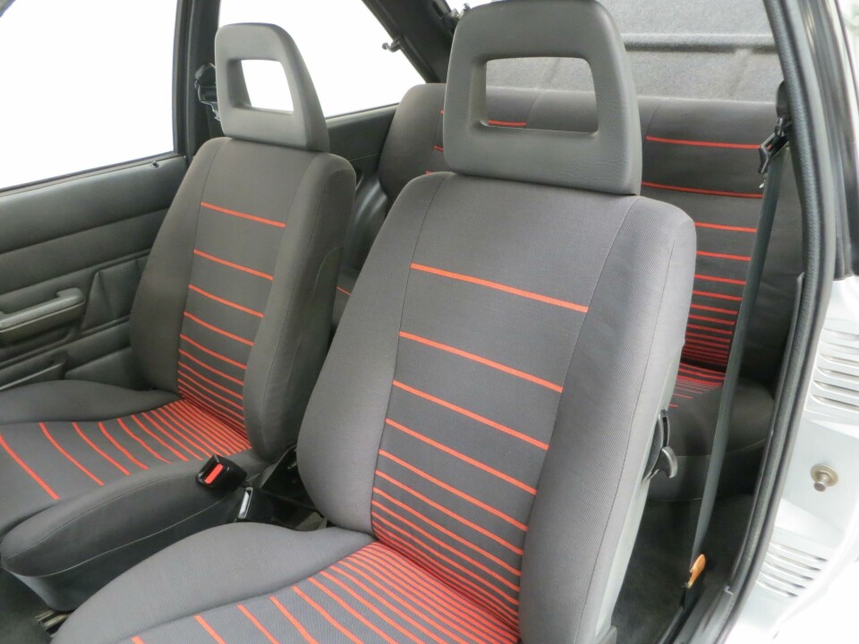 Seat patterns in the Escort XR3 (Mk.3) had their origins in the Ford Cargo lorry. Ford kept quiet about it though… Ford Escort XR3 Interior