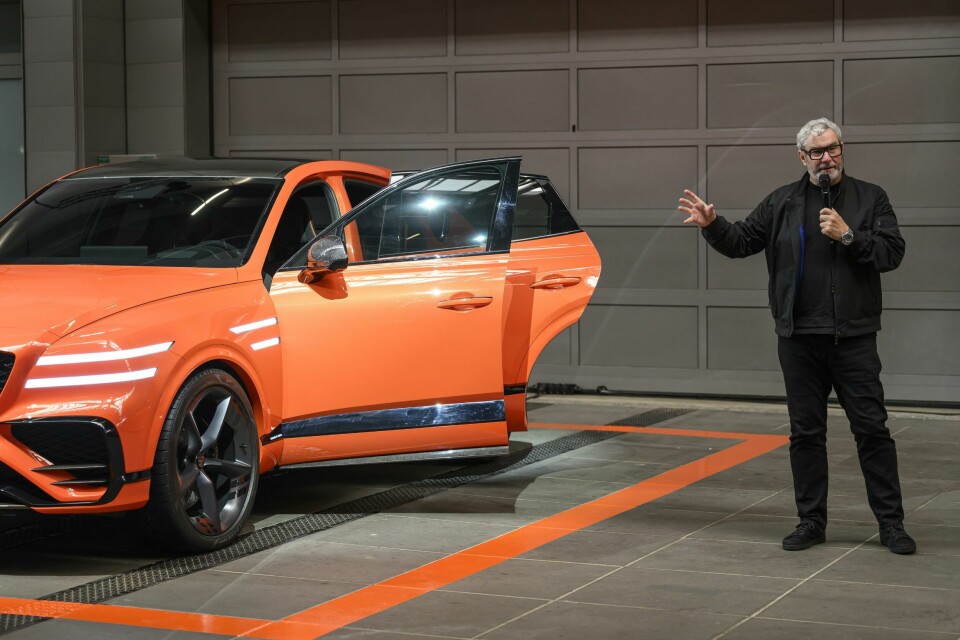 Genesis turns up the heat with Magma models _Genesis_Track_Taxi_Presentations_024