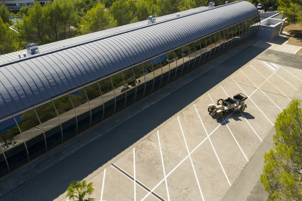 A 1902 Mercedes Simplex visits the Nice studio Merc Nice Studio - ext from above with 1902 Simplex in car park