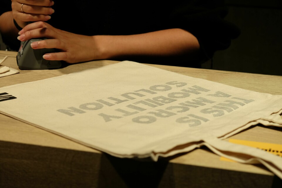 A witty tote bag at the SEAT stand CDN_Frankfurt_Seat stand-3