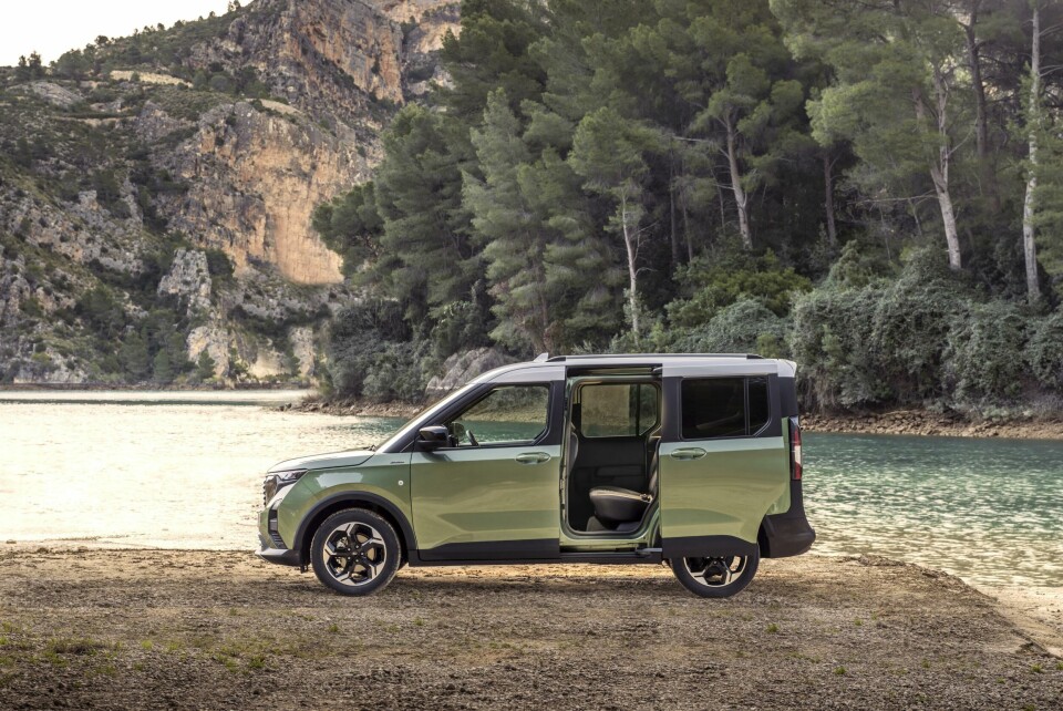 A sliding doors moment 2023_FORD_Tourneo-Courier_Active_06