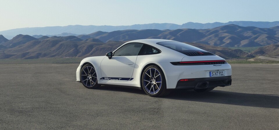 Porsche goes emblem heavy with ‘puristic’ new Carrera T Porsche 911 Carrera T hero