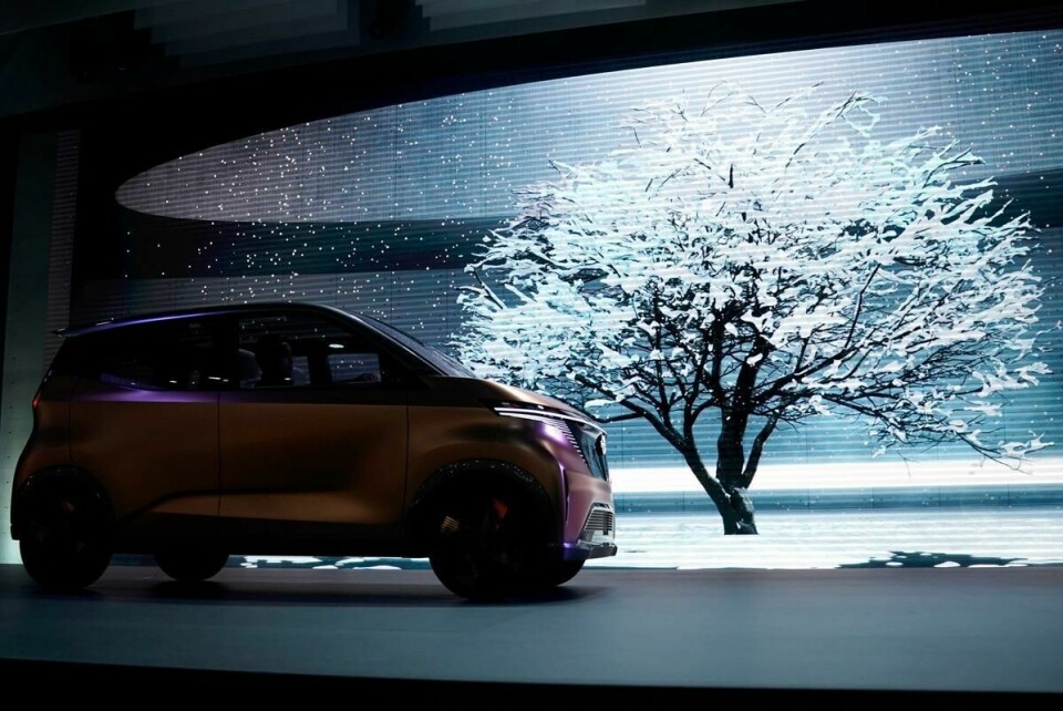 The Nissan IMk braced itself, as winter came Nissan IMk in winter on stand