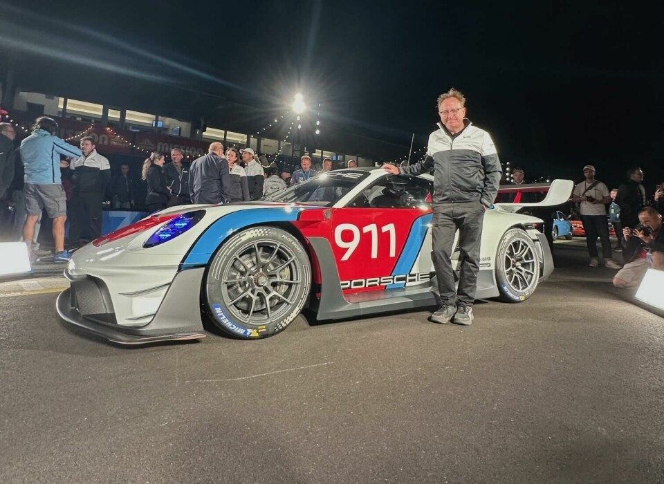 Designer Grant Larson with the new Porsche GT3 R Rennsport Grant Larson with Porsche GT3 Rennsport