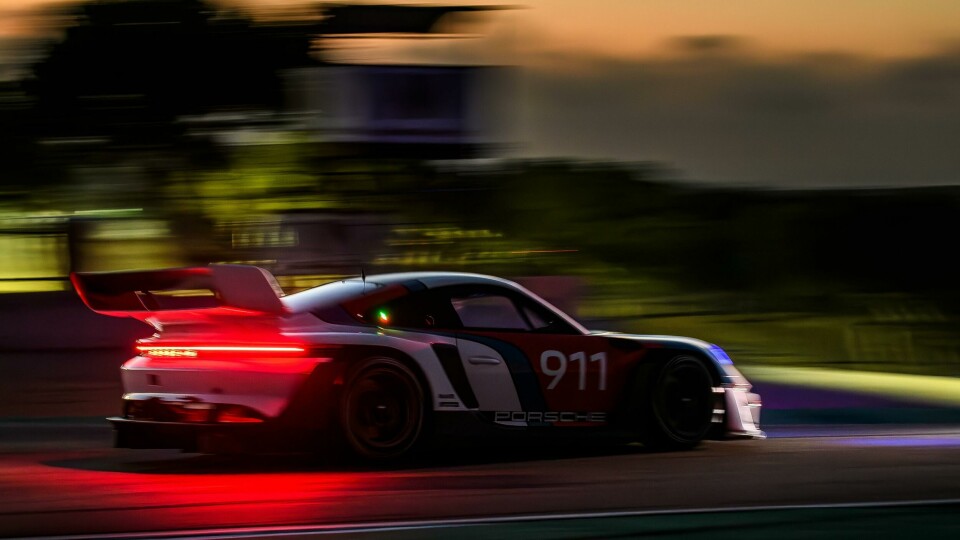 Horizontal light bar shines from under that enormous rear wing M23_6875_Porsche GT3 Rennsport