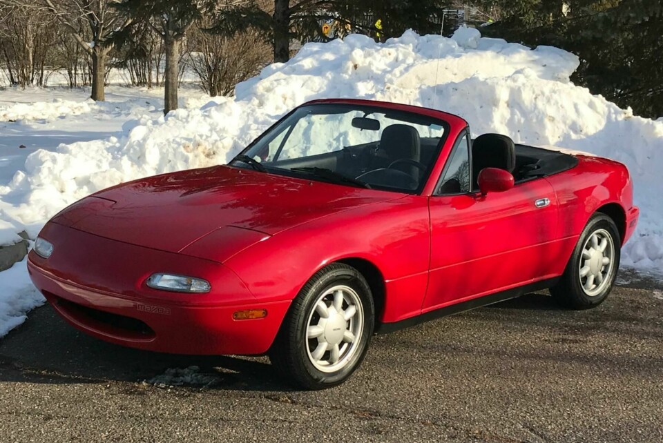 Mazda MX5: sleek when headlights concealed, Triumph Sprite cute when open mazda_mx-5_miata