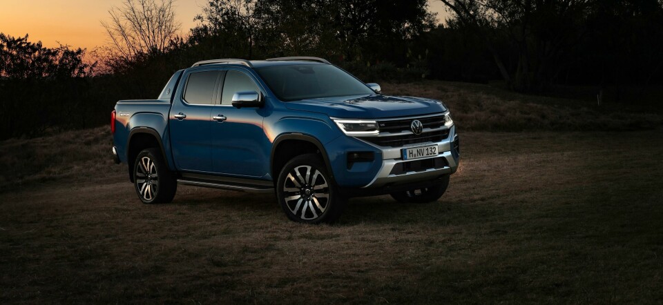 Volkswagen’s new pick-up strikes a muscular pose Amarok dusk featured
