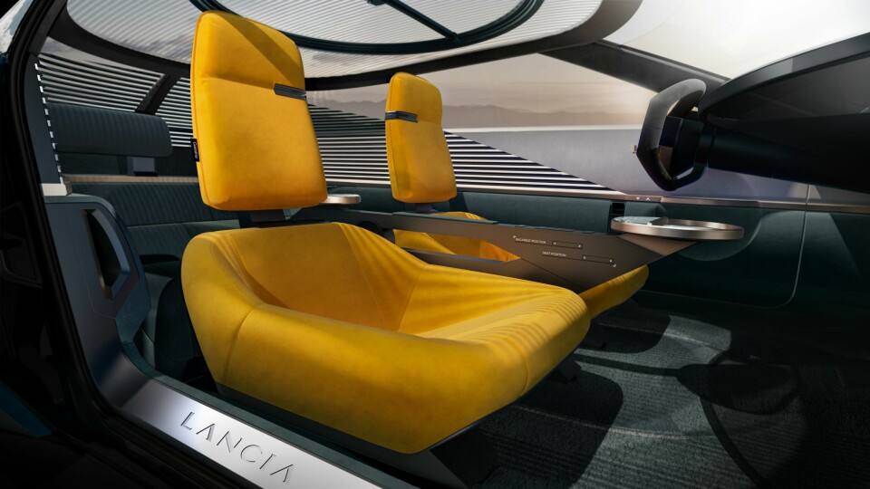 Seats come from Italian furniture brand Cassina Lancia Pu+Ra HPE - int front seats (angle)