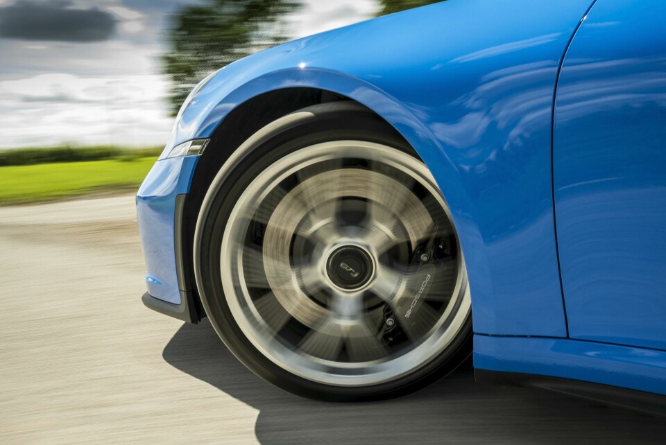 Wheels on fire: Porsche 911GT3 Porsche_911GT3_WheelMotion