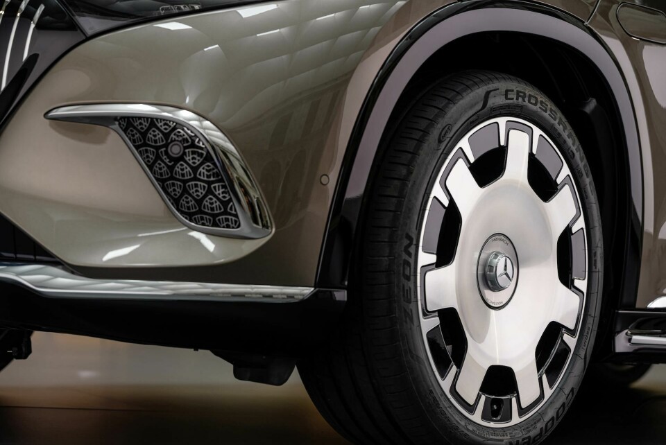 The specially-designed wheels of the Mercedes Maybach EQS SUV Mercedes Maybach EQS SUV07_023