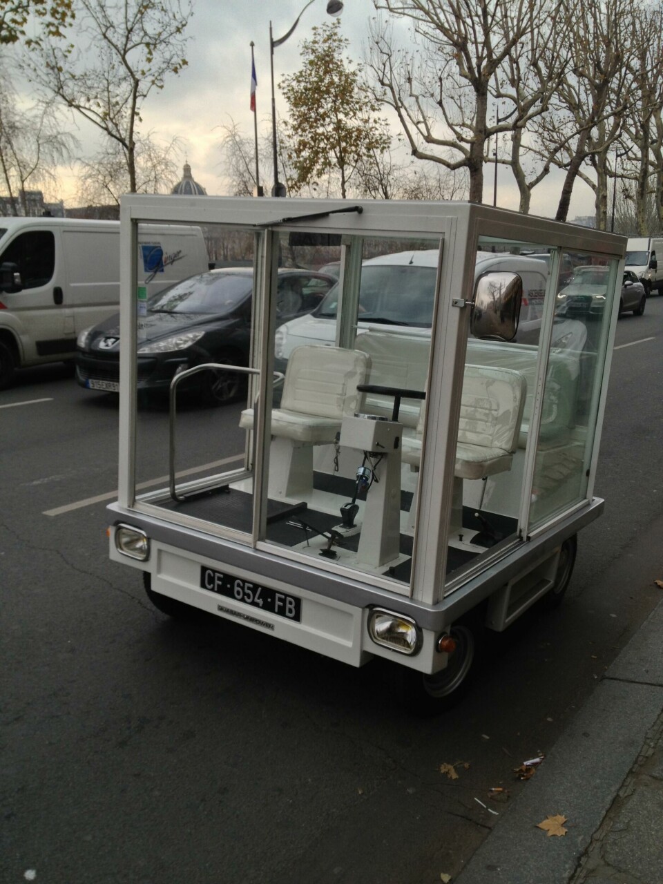 A production model restored. Note height and seating height compared to current cars CDN_Cube-03