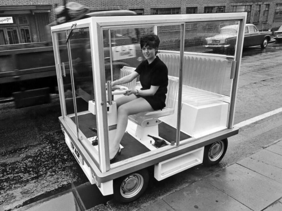 View of the Cube prototype showing the interior including inflatable seats CDN_Cube-14