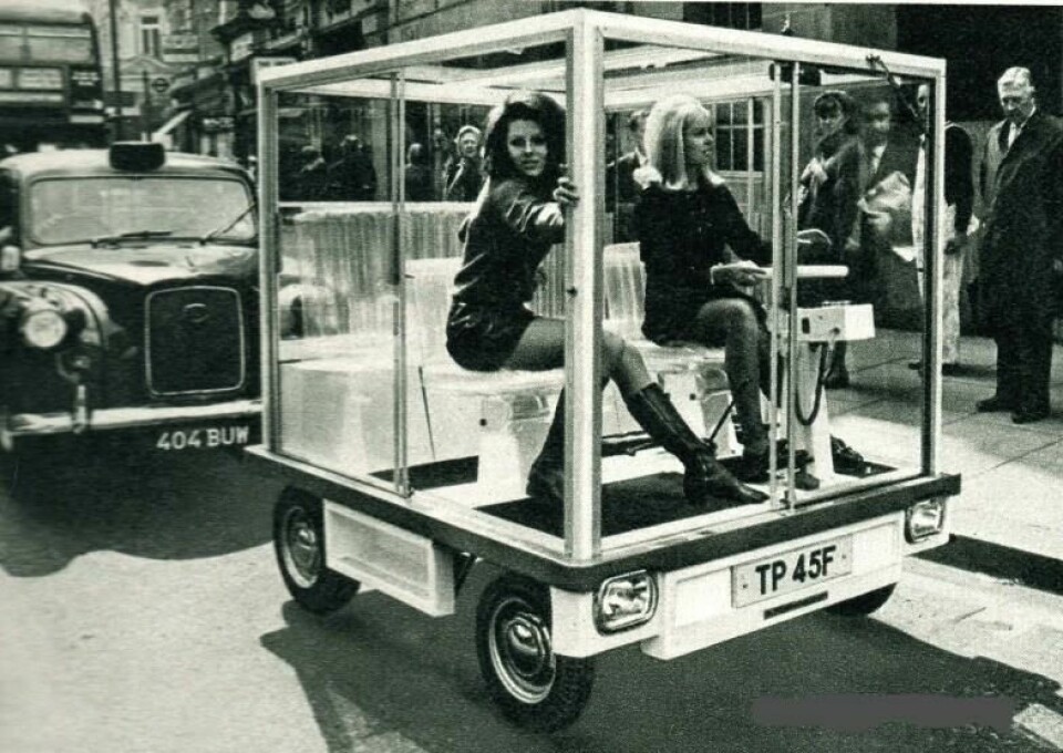 Prototype Cube out for testing in London- Fashion models added to the publicity CDN_Cube-13