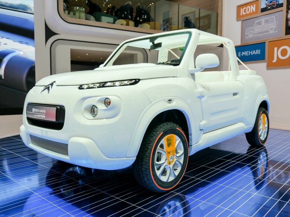 Geneva 2016: Citroën explores with colour and trim Citroen E Mehari Courreges 1