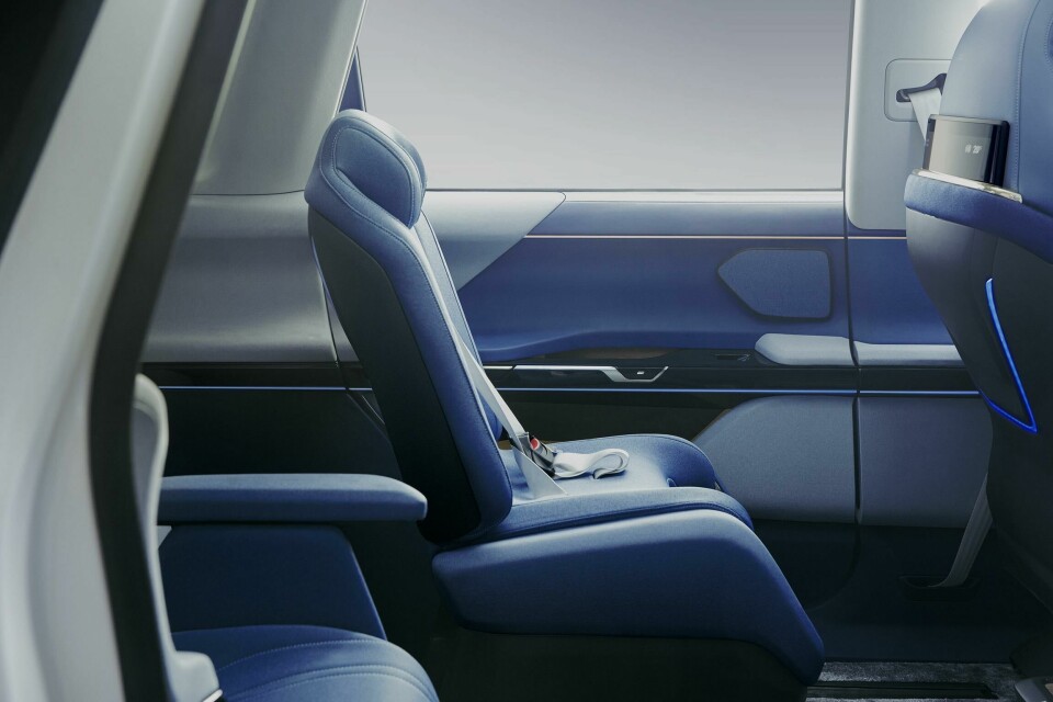 Integrated child seat, which folds away when not required XiM21_int_002_300dpi