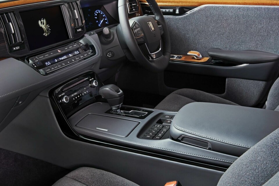 Toyota unveils brand new Century ahead of Tokyo 2018-toyota-century-14.jpg