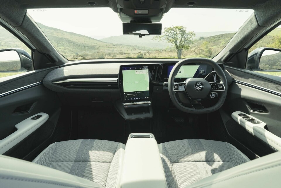 Renault Scenic cockpit features angled screen Renault-21799-renault-scenic-press-pack-luc-lacey-0079