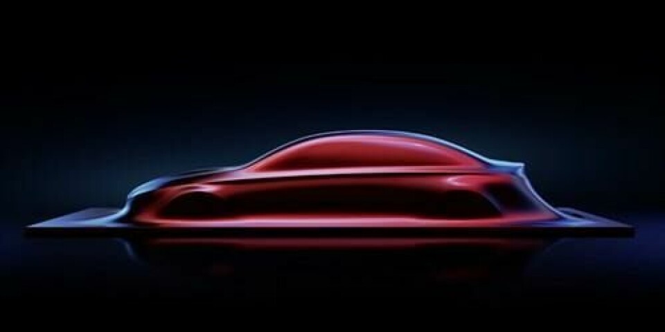 Mercedes-Benz to cut the creases 17c28_03lo-res_500x250