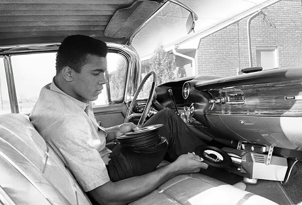 Flashback: in-car record players GOAT