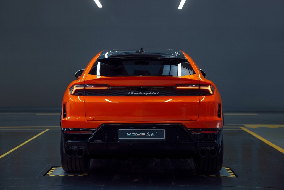 Lamborghini Urus 2024 rear Lamborghini Urus 2024 A5663