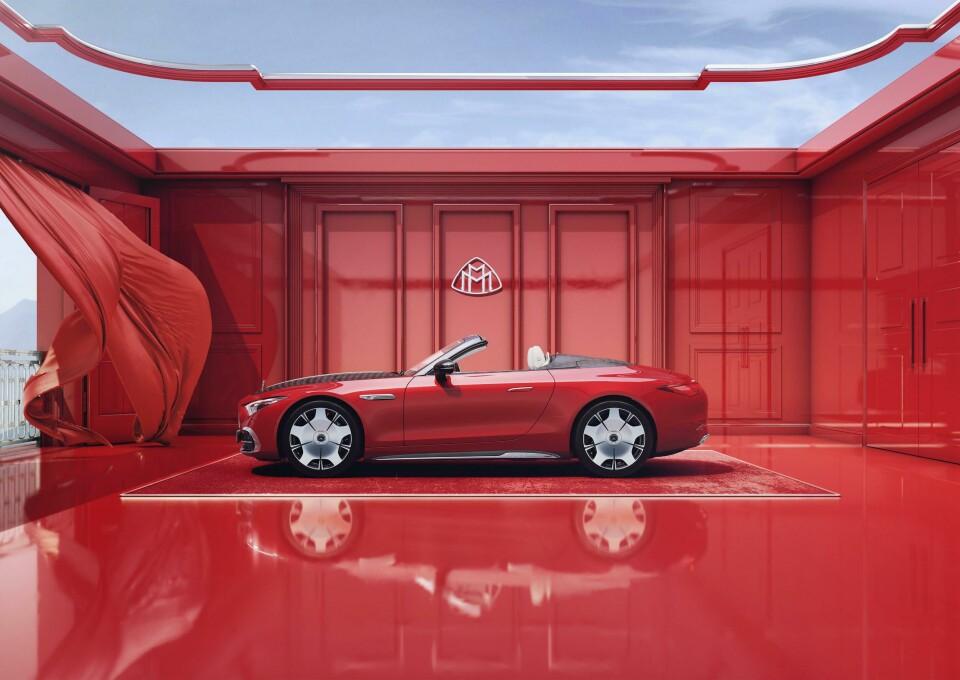 Maybach SL680 side on DPS 2 Maybach SL680 - ext side L (red room)