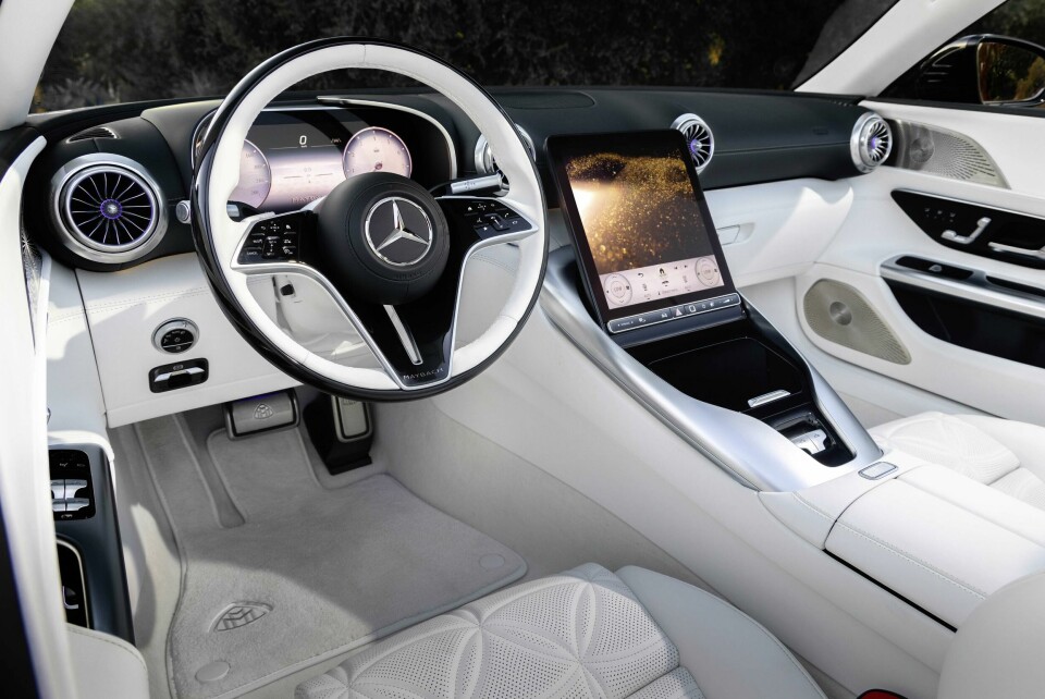 Maybach SL680 interior, white DPS 2 Maybach SL680 - int dash angle (white)