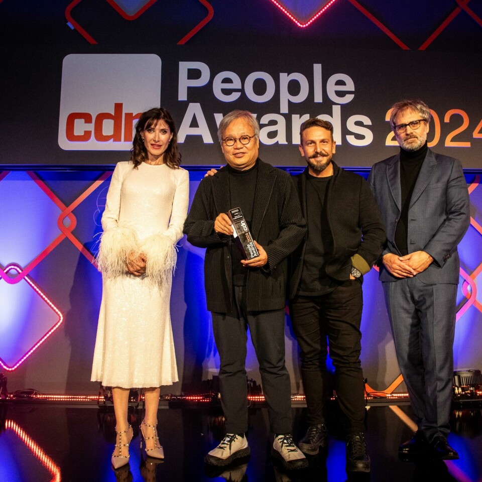 Professor Keun Lee of Hongik University, South Korea received the Best Educator award from Cosimo Amadei from Mahindra 20241205_CDN_PeopleAwardPresentations-11