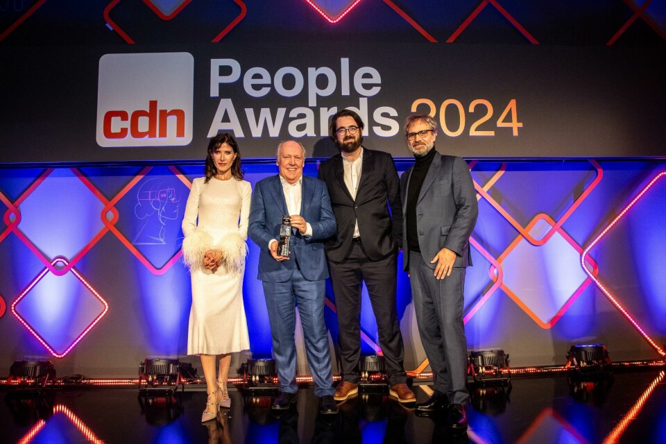 Ian Callum receives the Most Supportive Design Leader from Martin Groschwald, Konzepthaus 20241205_CDN_PeopleAwardPresentations-13