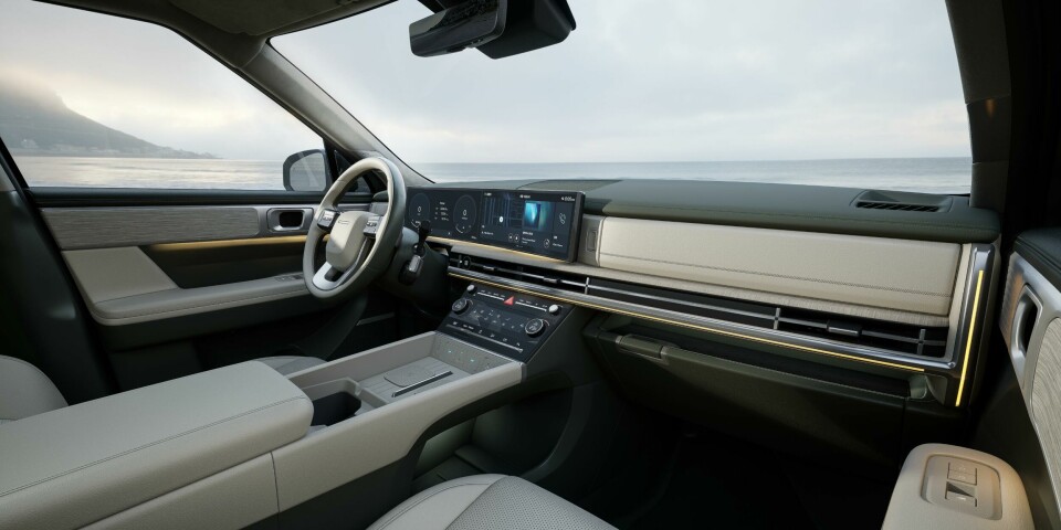 The Santa Fe interior; strong horizontals, a curving panorama screen INTERIOR