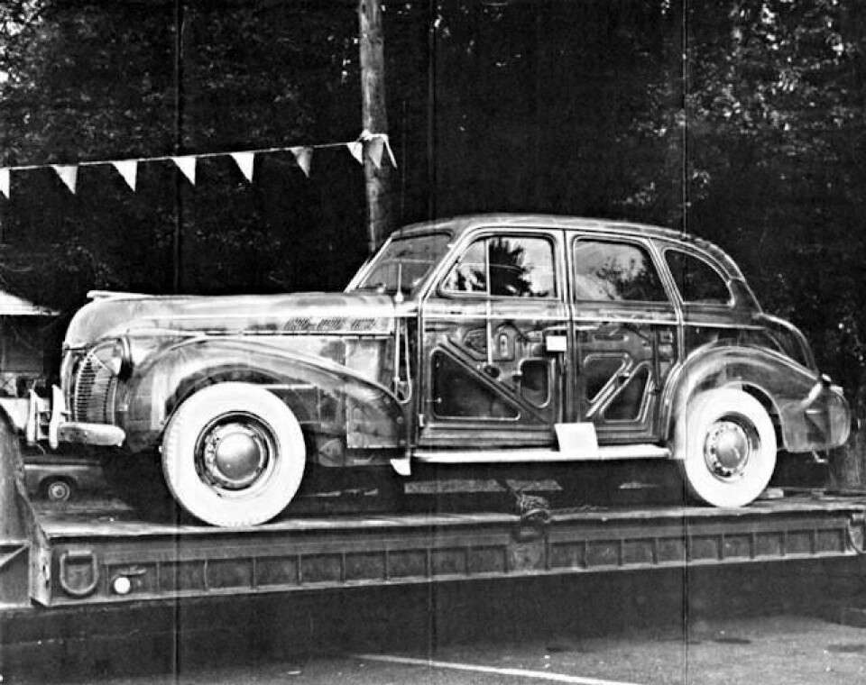 The structural steel underneath was given a copper wash 1939-pontiac-ghost-car-10