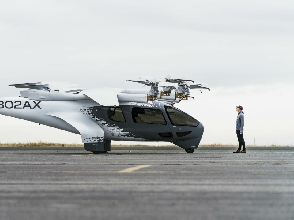 Julien with the Midnight aircraft NEW DPS 2 Julien M vs Archer ext side R _DSC2064-Edit-HR